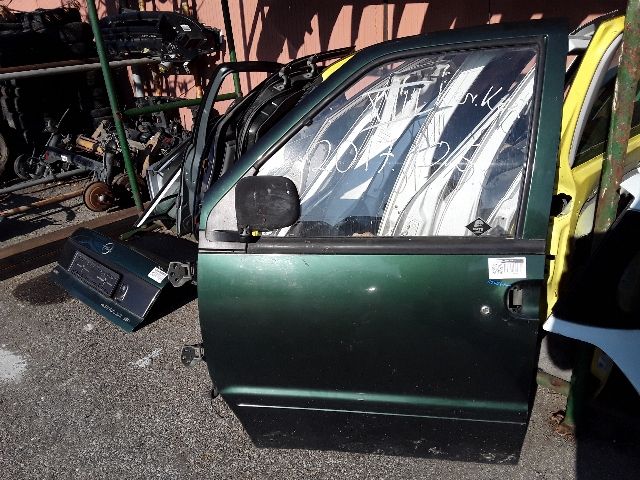 bontott NISSAN VANETTE Bal első Ajtó (Részeivel)