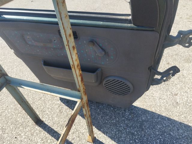 bontott NISSAN VANETTE Bal első Ajtó (Részeivel)