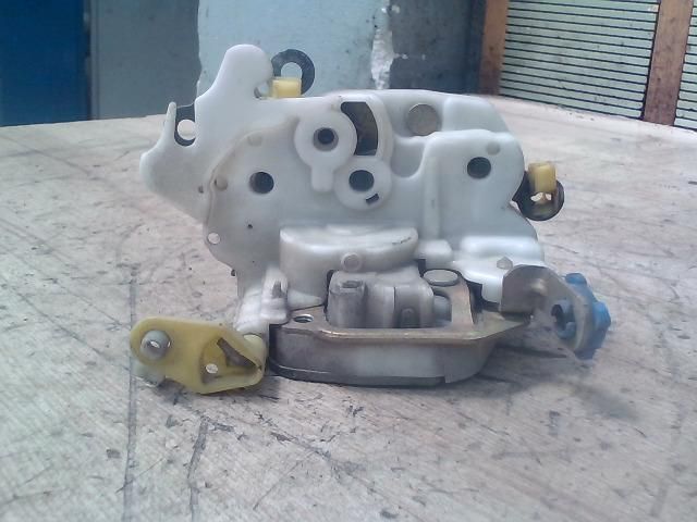 bontott NISSAN VANETTE Bal első Ajtózár