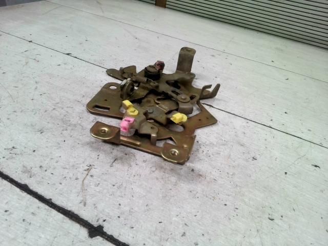 bontott NISSAN VANETTE Bal Tolóajtó Zárszerkezet