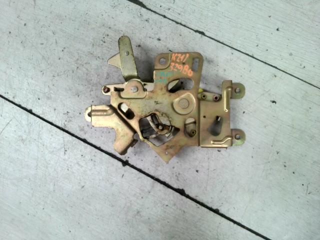 bontott NISSAN VANETTE Bal Tolóajtó Zárszerkezet