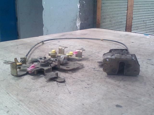 bontott NISSAN VANETTE Bal Tolóajtó Zárszerkezet