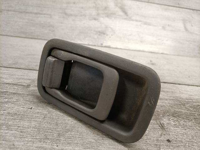 bontott NISSAN VANETTE Csomagtérajtó Kilincs