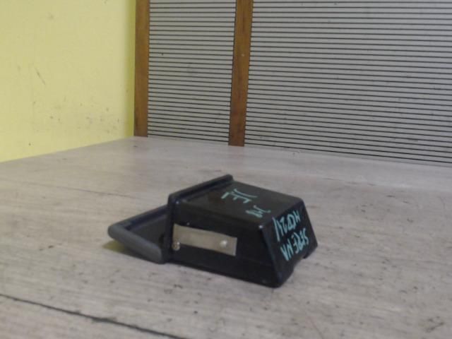 bontott NISSAN VANETTE Első Hamutartó