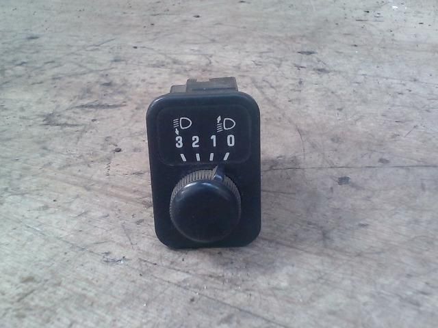 bontott NISSAN VANETTE Fényszórómagasság Állító Kapcsoló