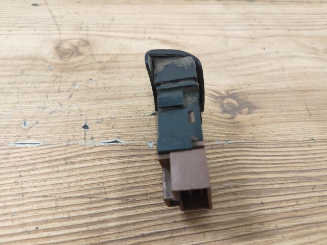 bontott NISSAN VANETTE Hátsó Ködzárófény Kapcsoló