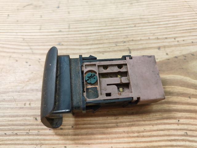 bontott NISSAN VANETTE Hátsó Ködzárófény Kapcsoló