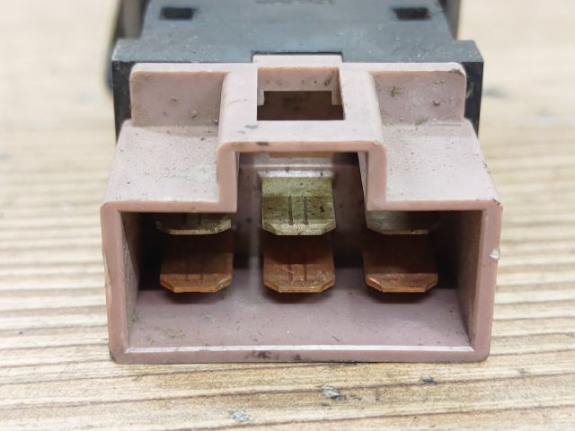 bontott NISSAN VANETTE Hátsó Ködzárófény Kapcsoló