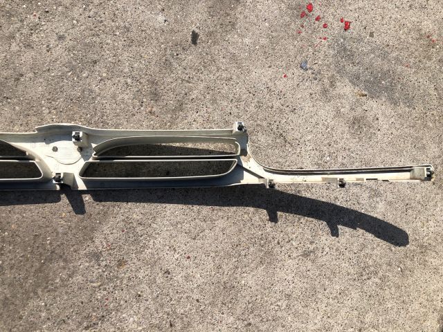 bontott NISSAN VANETTE Hűtőrács