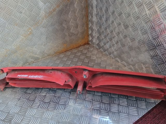 bontott NISSAN VANETTE Hűtőrács