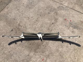 bontott NISSAN VANETTE Hűtőrács