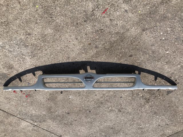 bontott NISSAN VANETTE Hűtőrács