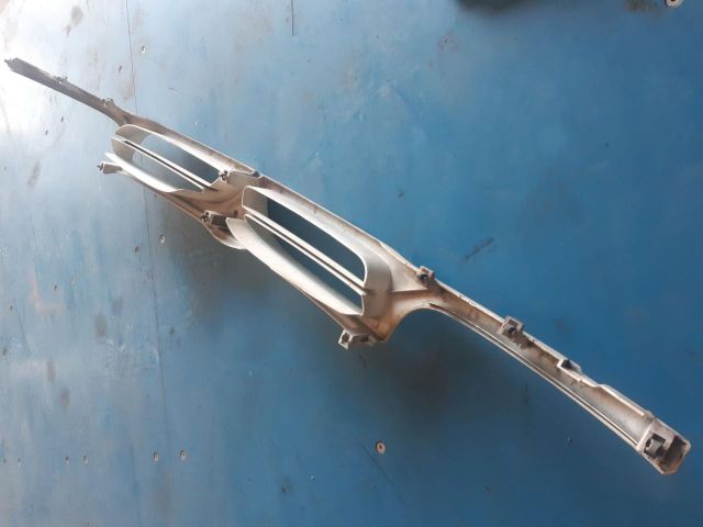 bontott NISSAN VANETTE Hűtőrács