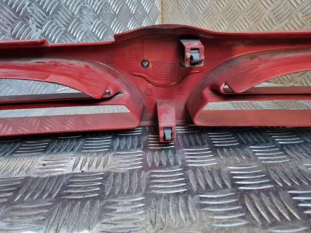 bontott NISSAN VANETTE Hűtőrács