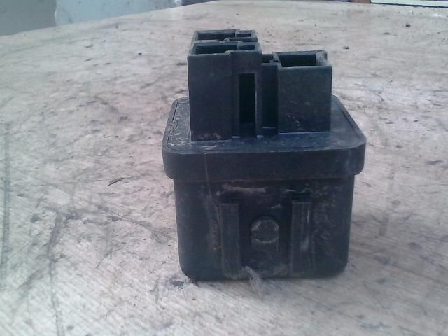 bontott NISSAN VANETTE Izzító Relé