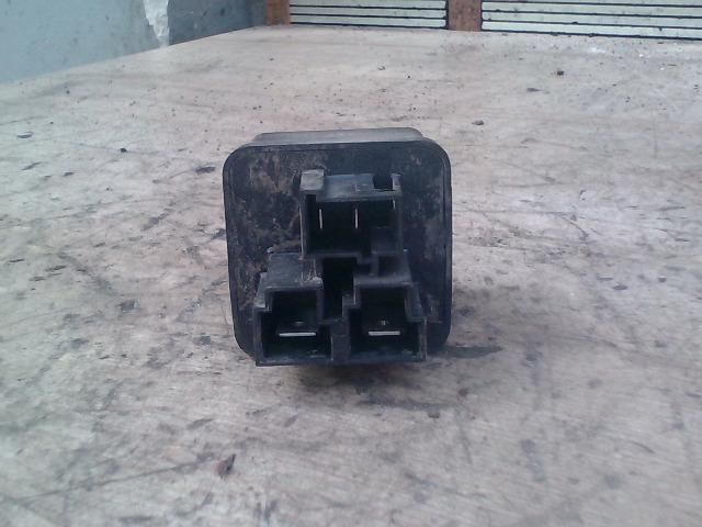 bontott NISSAN VANETTE Izzító Relé