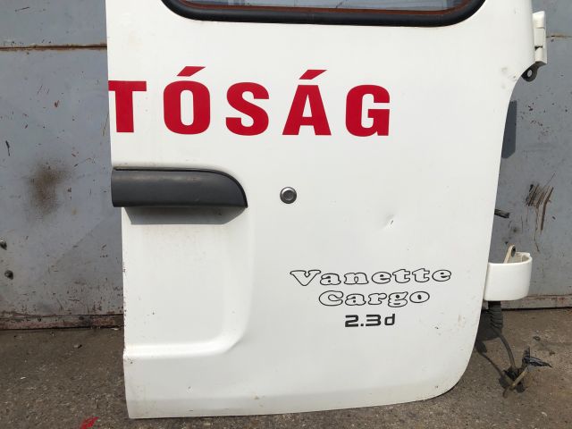 bontott NISSAN VANETTE Jobb Csomagtérajtó (Részeivel)