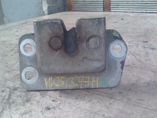 bontott NISSAN VANETTE Jobb Csomagtérajtó Zárszerkezet