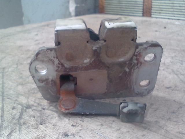 bontott NISSAN VANETTE Jobb Csomagtérajtó Zárszerkezet