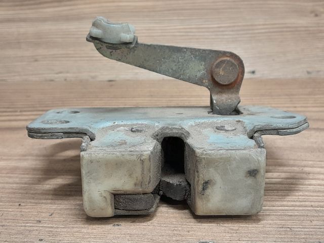 bontott NISSAN VANETTE Jobb Csomagtérajtó Zárszerkezet