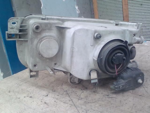 bontott NISSAN VANETTE Jobb Fényszóró