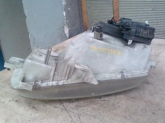 bontott NISSAN VANETTE Jobb Fényszóró