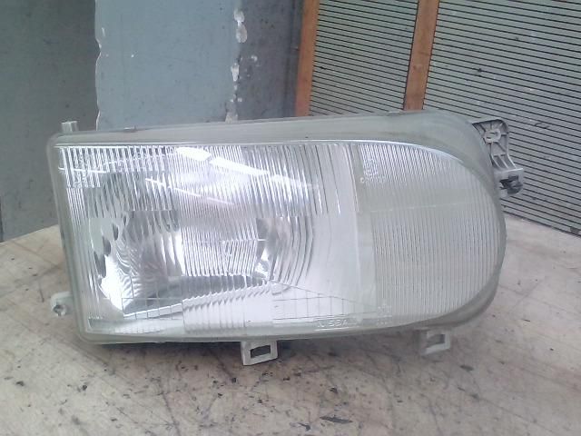 bontott NISSAN VANETTE Jobb Fényszóró