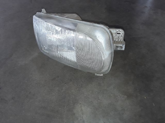 bontott NISSAN VANETTE Jobb Fényszóró