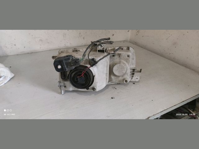 bontott NISSAN VANETTE Jobb Fényszóró