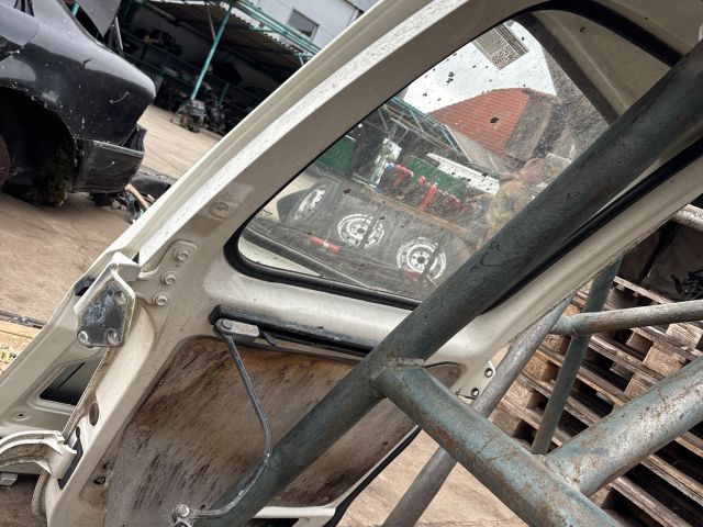 bontott NISSAN VANETTE Jobb hátsó Ajtó (Részeivel)