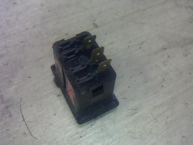 bontott NISSAN VANETTE Kapcsoló (Magában)