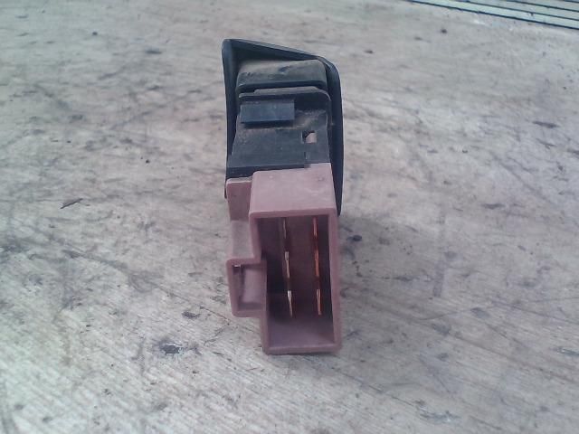 bontott NISSAN VANETTE Ködfényszóró (Pozíciófüggetlen)