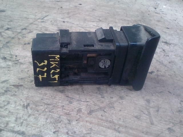 bontott NISSAN VANETTE Vészvillogó Kapcsoló