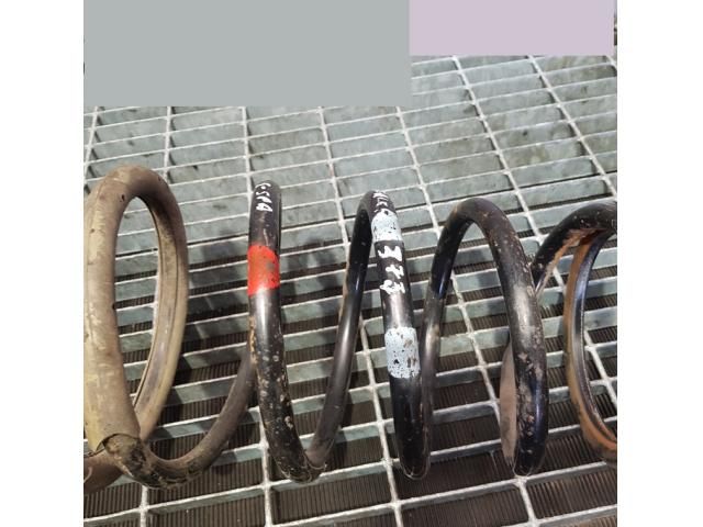 bontott NISSAN X-TRAIL I Hátsó Rugó