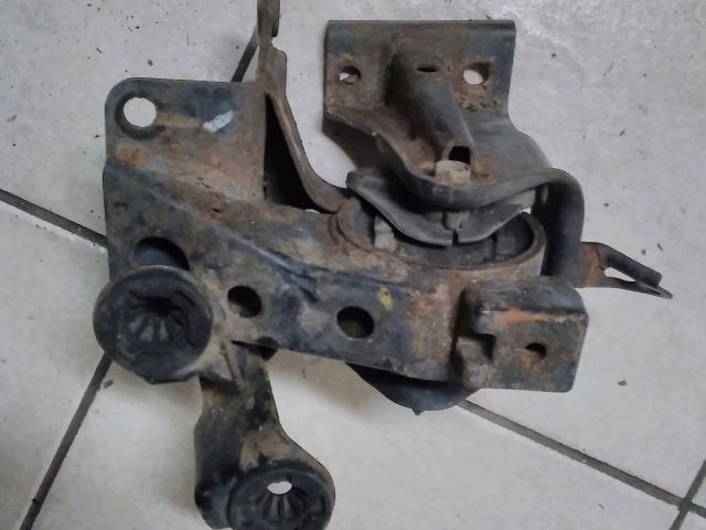 bontott NISSAN X-TRAIL I Motor Tartó Bak (Fém)