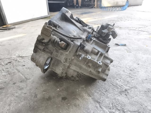 bontott NISSAN X-TRAIL I Váltó (Mechanikus)