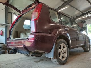 bontott NISSAN X-TRAIL I Bal első Féknyereg Munkahengerrel