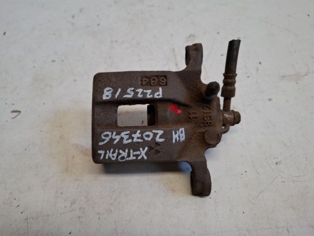 bontott NISSAN X-TRAIL I Bal hátsó Féknyereg Munkahengerrel