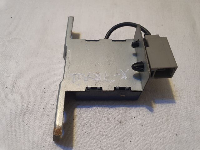 bontott NISSAN X-TRAIL I Antenna Erősítő