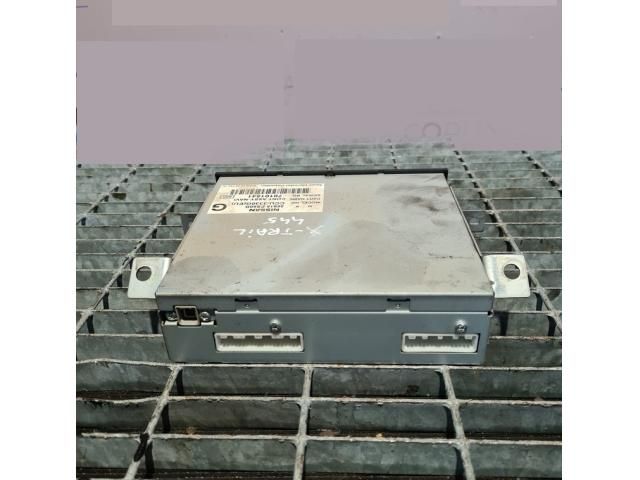 bontott NISSAN X-TRAIL I CD / DVD Tár