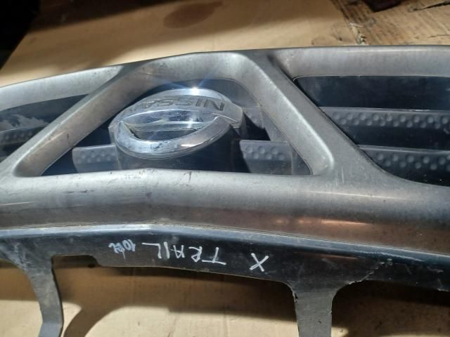 bontott NISSAN X-TRAIL I Első Lökhárító Alsó Középső Díszrács