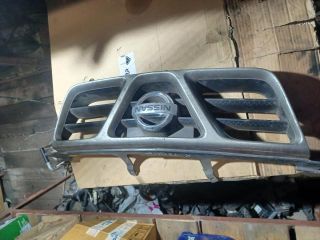 bontott NISSAN X-TRAIL I Első Lökhárító Alsó Középső Díszrács