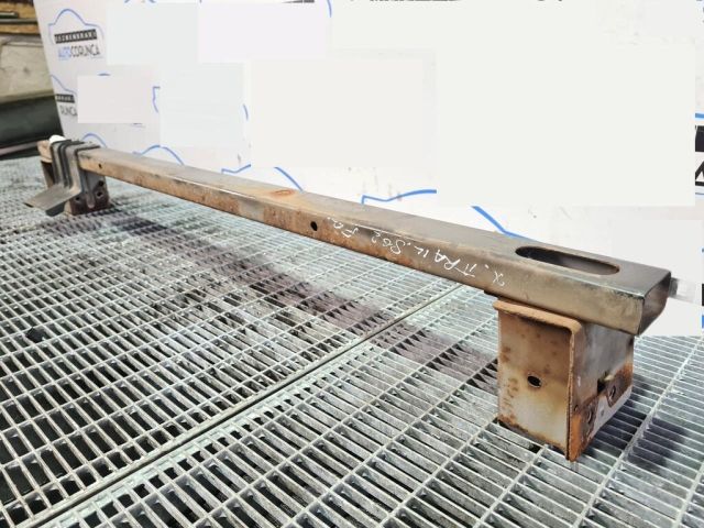 bontott NISSAN X-TRAIL I Első Lökhárító Merevítő (Fém)