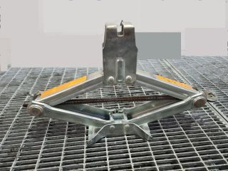 bontott NISSAN X-TRAIL I Emelő