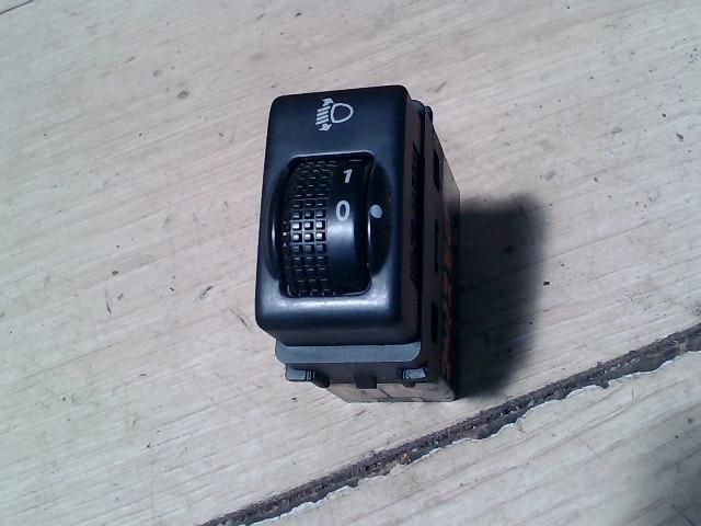 bontott NISSAN X-TRAIL I Fényszórómagasság Állító Kapcsoló