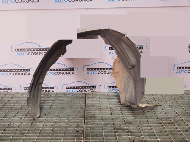 bontott NISSAN X-TRAIL I Jobb első Dobbetét (Kerékjárati, Műanyag)