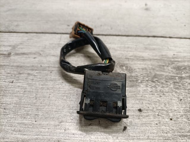 bontott NISSAN X-TRAIL I Jobb első Ülésfűtés Kapcsoló