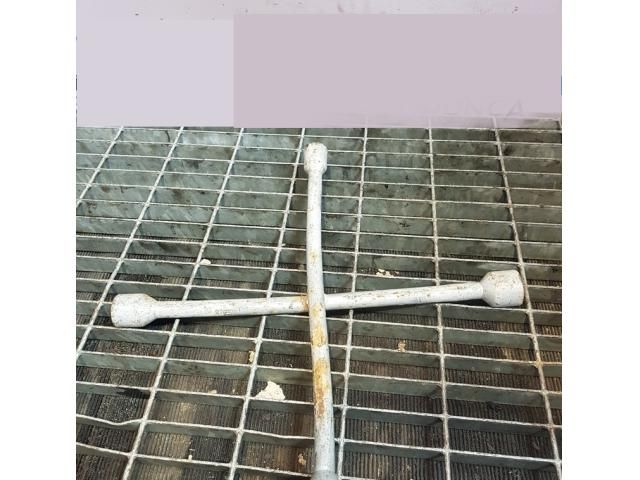 bontott NISSAN X-TRAIL I Szerszámkészlet