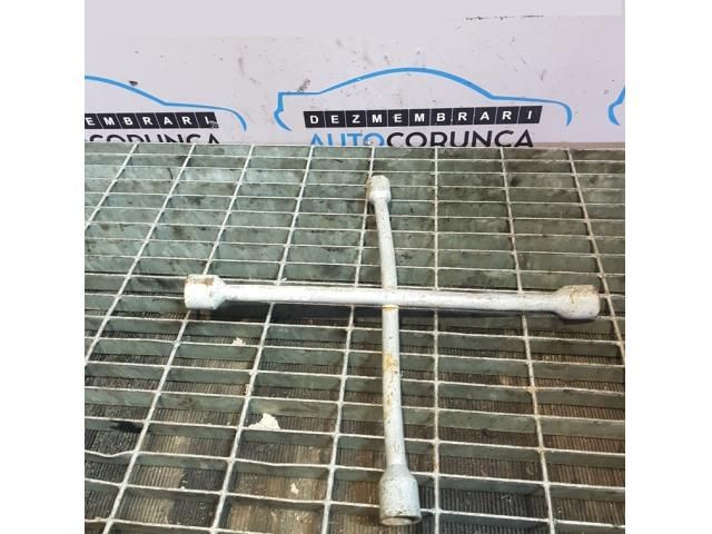 bontott NISSAN X-TRAIL I Szerszámkészlet