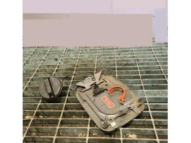 bontott NISSAN X-TRAIL I Tankajtó